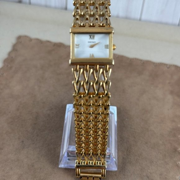 Vintage Seiko Gold Tone Watch with Bright Polish Gold Mesh Bracelet - Picture 5 of 10